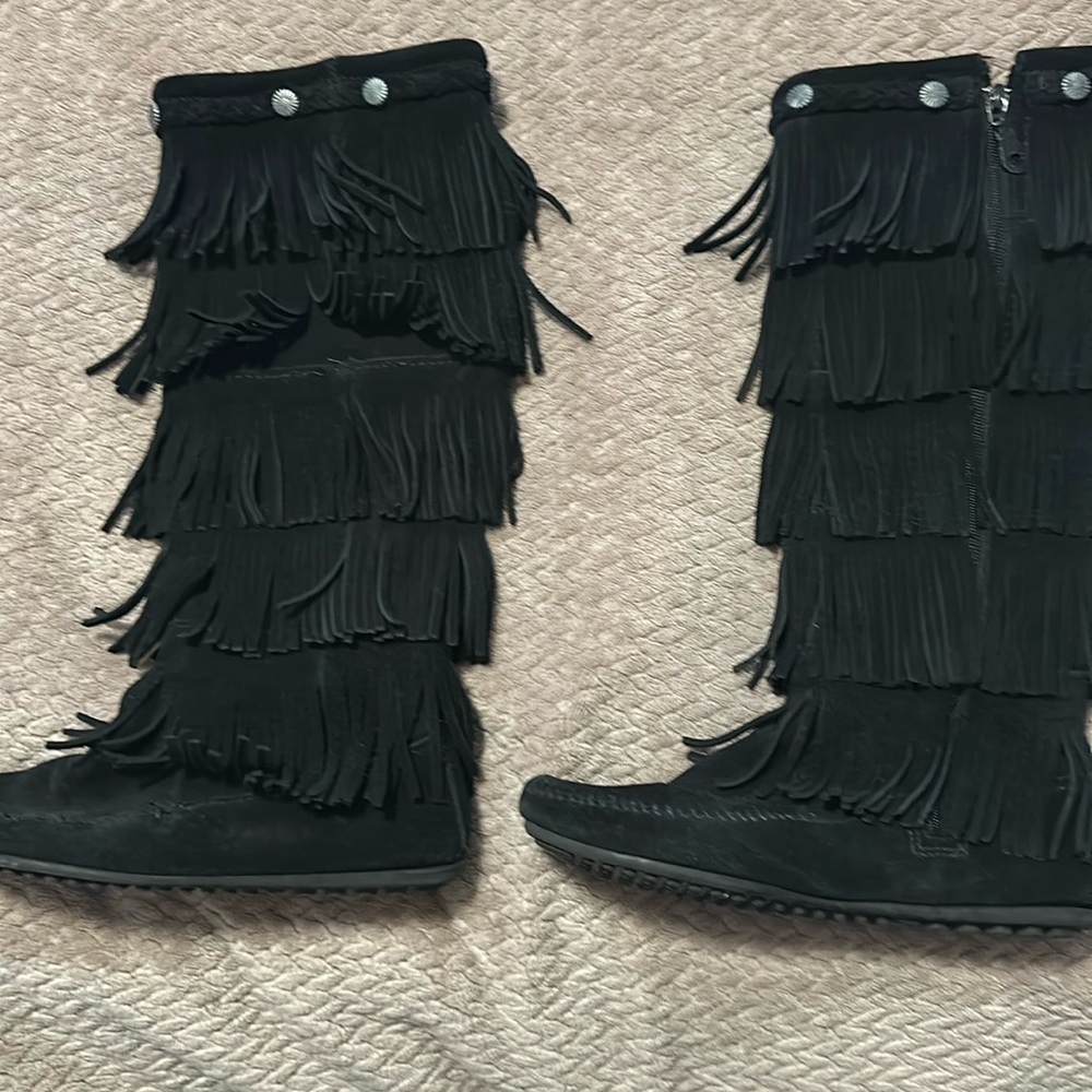 Minnetonka size 6